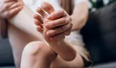 Furnicături și senzații de arsură în mâini sau picioare? Neurologii spun că pot ascunde afecțiuni care nu trebuie ignorate