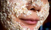 Mască facială cu fulgi de ovăz – cum se prepară și ce beneficii are pentru piele