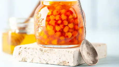 Cătina cu miere, leacul naturii pentru tot felul de boli. Rețete pentru imunitate, beneficii, contraindicații