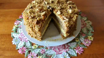 Rețeta originală de tort Krantz cu nucă – aromat, crocant și ușor de preparat