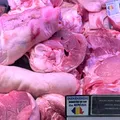 Cât costă 1 kilogram de pulpă de porc în supermarket-urile Carrefour din România, acum, cu 5 zile înainte de Crăciun