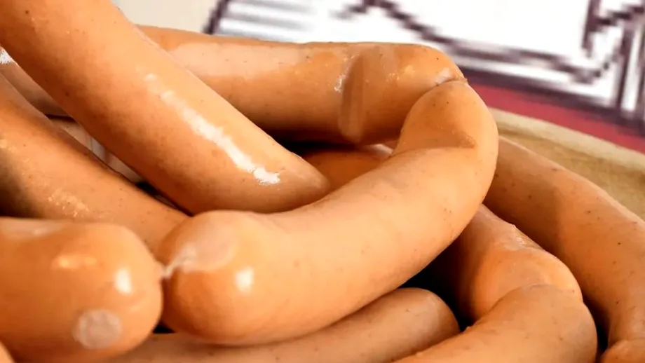 Crenvurștii din comerț, sub lupa APC România. Din ce sunt făcuți, de fapt