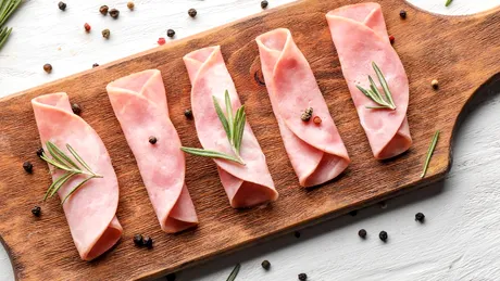 Rulouri crocante cu Șuncă Praga Matache Măcelaru’ și cremă de brânză