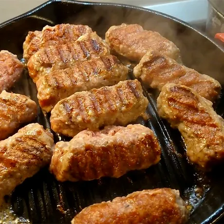 Rețeta de mici studențești. Cum să faci mici din parizer și salam