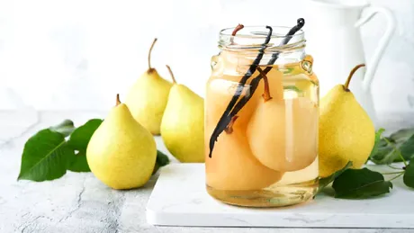 Compot de prune, piersici sau pere. Cum îl prepari și cât rezistă?