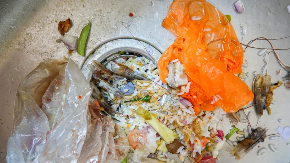 Chiuvetă înfundată cu mâncare? Soluții prin care poți rezolva problema