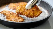 Cum obții șnițele crocante, fără exces de ulei! Trucul pe care trebuie să îl aplici de fiecare dată