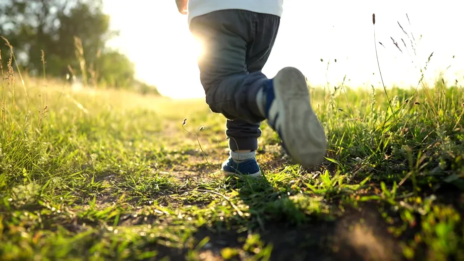 Un copil a murit electrocutat, după ce a atins un proiector de iluminat din centrul orașului Vaslui. Micuțul de 1 an și 5 luni nu a avut nicio șansă