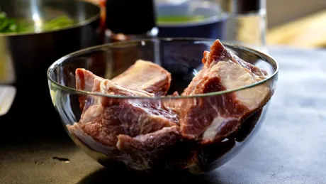 De ce unele persoane digeră mai greu carnea vara