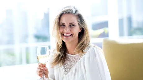 Ce se întâmplă cu adevărat cu inima ta atunci când bei un pahar de vin