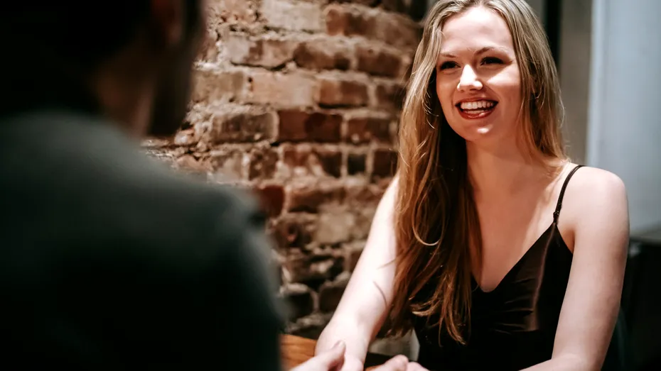 3 lucruri pe care oricine le observă la tine la prima întâlnire