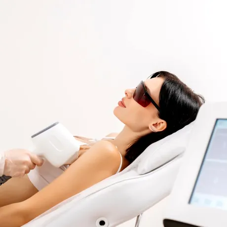 Epilarea definitivă cu laser: mai puțin păr, piele mai sănătoasă. De ce contează tehnologia pe care o alegi