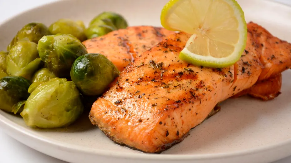Condimentele pe care să le adaugi pe un somon gătit la cuptor. Îi dă un gust savuros