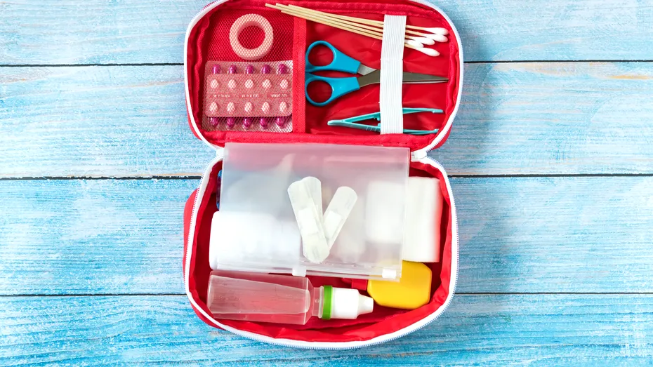 Pleci în concediu? Iată ce trebuie să conțină trusa de medicamente pentru vacanță