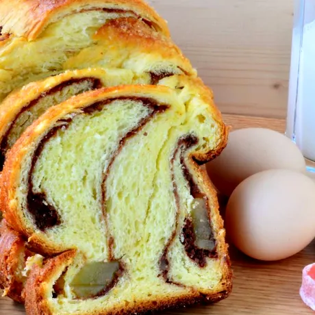 Câte nuci, rahat și stafide se pun la 1kg de făină pentru un cozonac bogat, plin de gust și textură