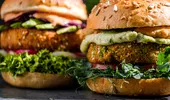 Rețeta pentru burgeri de post. Ies suculenţi şi delicioşi, chiar mai buni decât cei cu carne