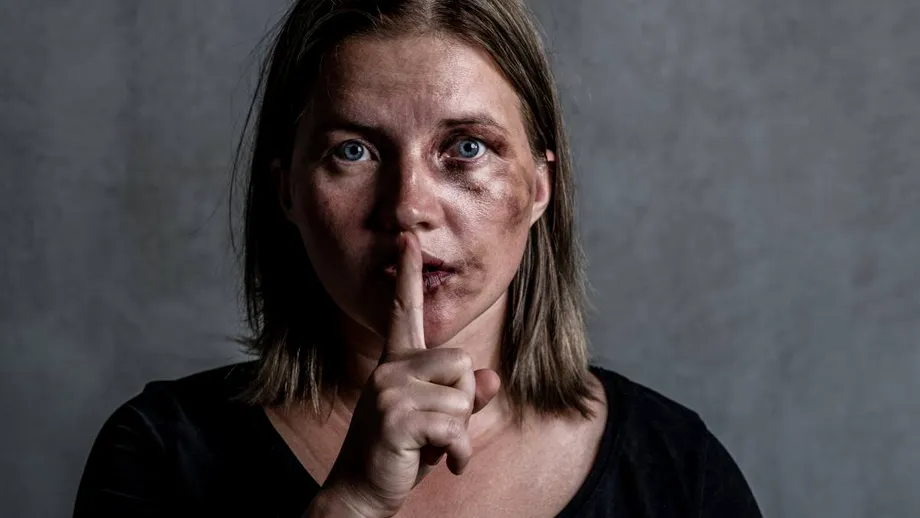 Cum recunoaștem o femeie abuzată. „O femeie care se află într-o relație abuzivă are nevoie de înțelegerea celor din jur și de ascultare fără a fi judecată”