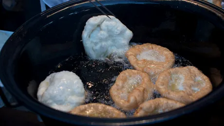 Rețeta langoși de post ca la mănăstire. Absolut delicioase, fără să folosești lapte și ouă