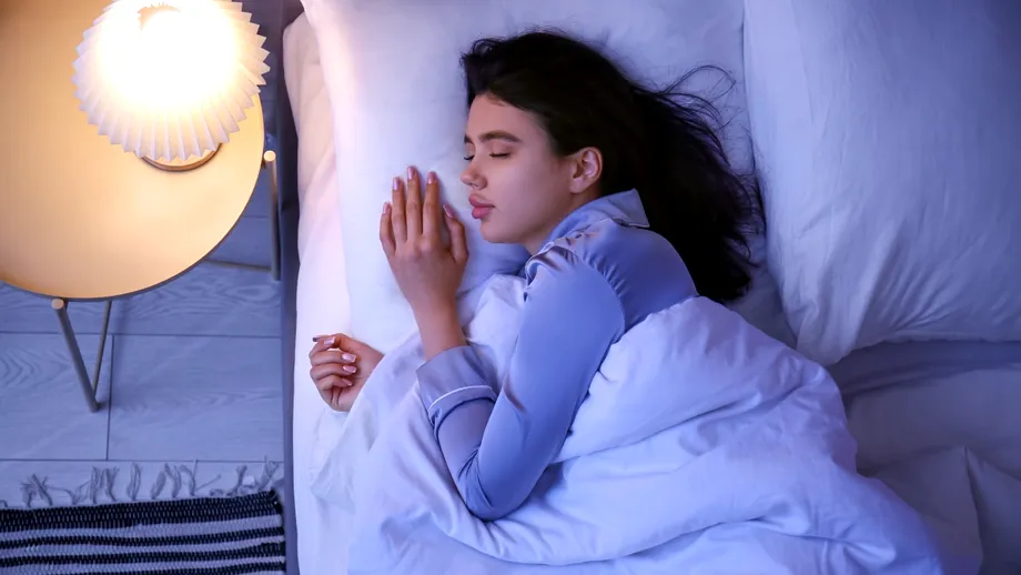 Dormi pe partea dreaptă sau stângă a patului? Ce spune modul în care te odihnești despre tine