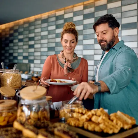 Ce să nu mănânci niciodată la all inclusive! Riscurile la care te expui, conform nutriționiștilor