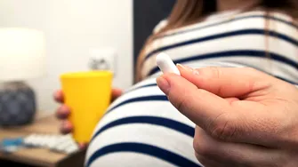 Paracetamolul în sarcină NU are o legătură clară cu autismul sau ADHD. Ce arată o nouă analiză