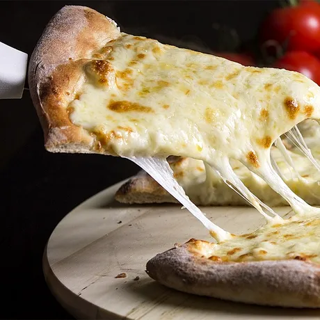 Cum să faci pizza din doar două ingrediente. Te costă doar 6 lei