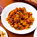Cum prepari zacusca turcească? Ingredientul care o face diferită de cea românească