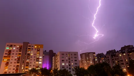 Avertizare meteo ANM de ploi torențiale de până la 80 l/mp. Harta zonelor afectate de fenomene meteo extreme