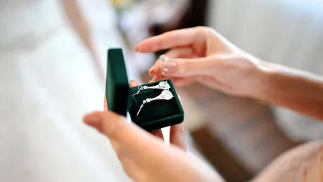 5 motive pentru a purta argint. Metalul are efecte remarcabile asupra stării de spirit și  beneficii uimitoare pentru organism