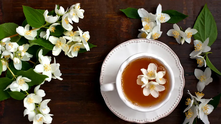 5 motive să bei ceai de iasomie. Ce beneficii are și cine trebuie să-l evite