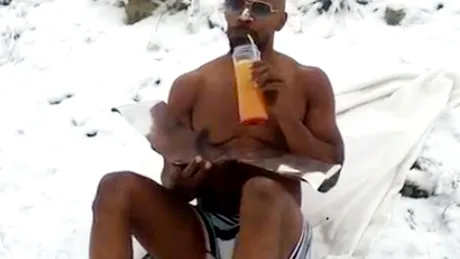 În zăpadă, ca la plajă! Cum s-au fotografiat vedetele pe timpul iernii