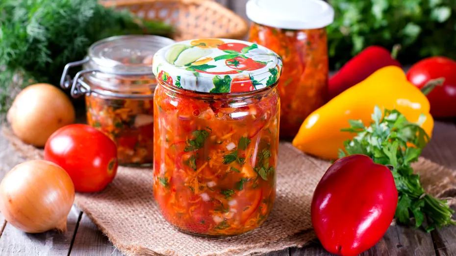 Cum să pui zarzavat pentru iarnă la borcan. Trucul gospodinelor ca să nu facă floare
