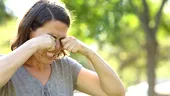 Îți freci ochii pe timpul verii? 5 greșeli pe care le faci vara și care îți pot afecta sănătatea ochilor