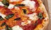 Cum prepari simplu şi uşor aluatul de pizza – video cu Gennaro Contaldo
