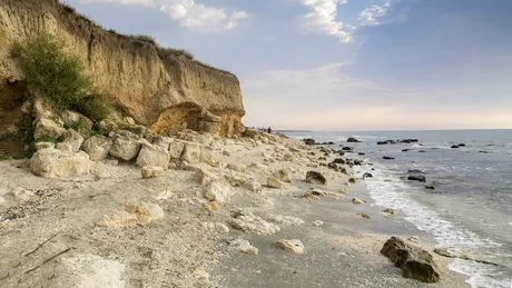 Cât a ajuns să coste o noapte de cazare la Corbu, în 2025. Plaja sălbatică e acum o destinație de top pentru români