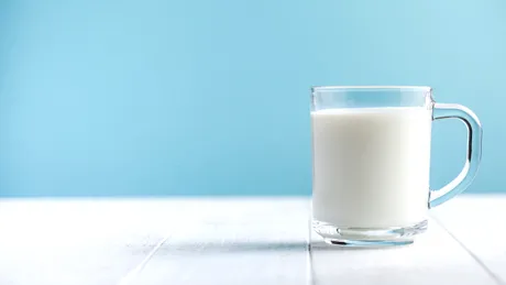 Scapă de mirosurile din frigider cu un ingredient surprinzător! Costă până în 10 lei