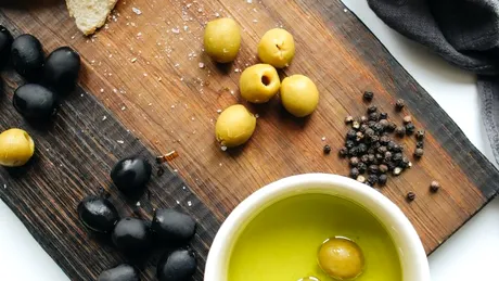 Uleiul de măsline: cum ajută în procesul de slăbire? Detox sau masaj?