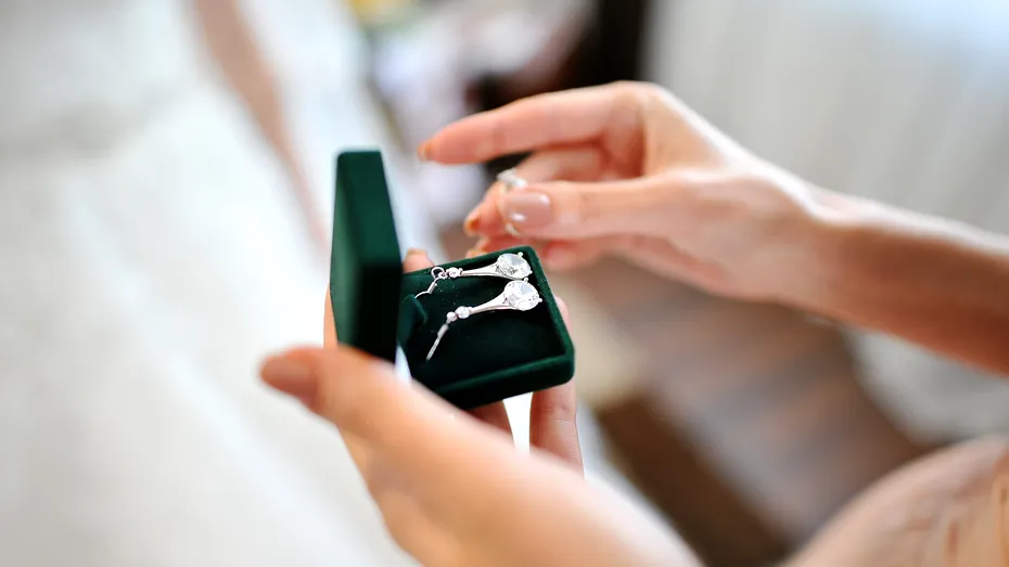 5 motive pentru a purta argint. Metalul are efecte remarcabile asupra stării de spirit și  beneficii uimitoare pentru organism