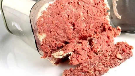 Avertisment APC Romania: 85% dintre conservele din carne conţin nitrit de sodium
