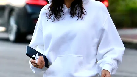 Eva Longoria pare abia ieșită din duș. Cum a fost surprinsă de paparazzi