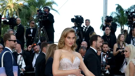 Cele mai fascinante rochii de pe covorul roșu de la Cannes 2022