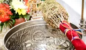 Ai făcut sfeștanie la casă? Ce poți face cu uleiul rămas de la slujbă