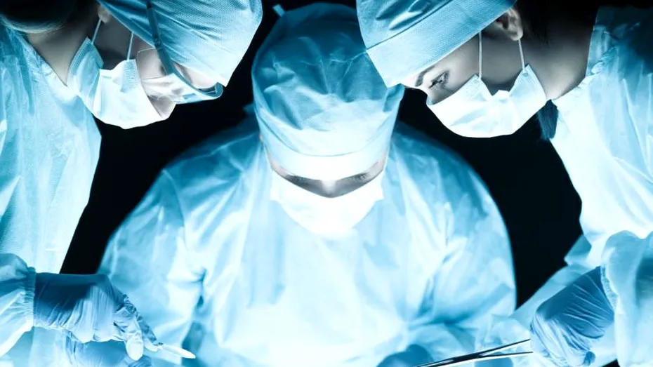 O pacientă anesteziată a incendiat sala de operaţie cu „aerele” sale