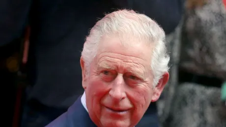 Prinţul Charles, gestul banal care îi pune viaţa în pericol şi riscă să ia coronavirus