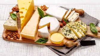 Ce brânză este cea mai sănătoasă? Specialiștii dezvăluie sortimentele cu cele mai puține calorii și pe cele care ascund riscuri neașteptate