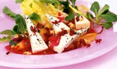 Salată de pere cu sos de coacăze
