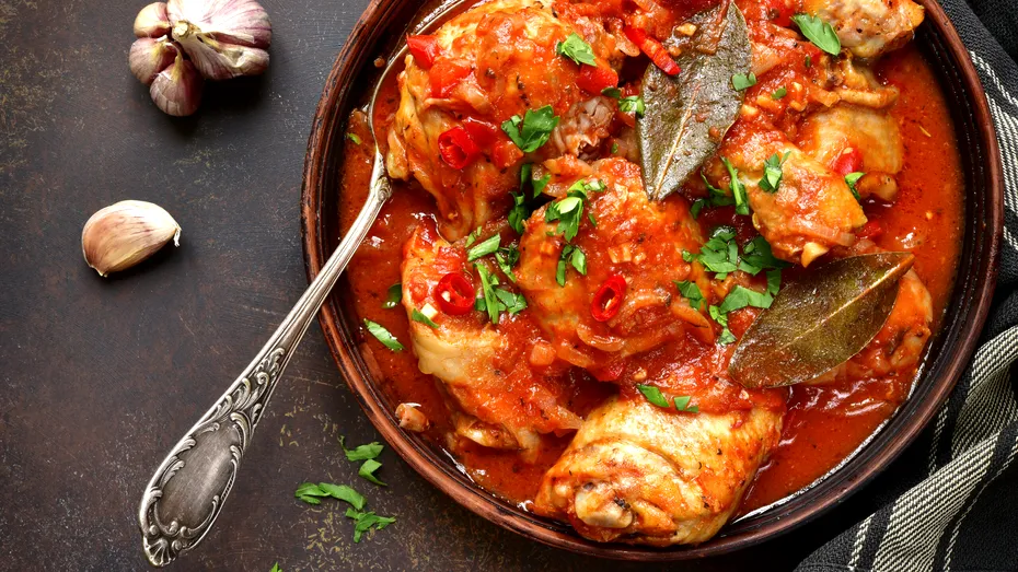 Cea mai bună tocăniță de pui cu roșii - rețeta simplă, economică și rapidă!