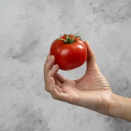 Pesticide în roșiile românești vândute în piețele din Capitală. Cum pot afecta sănătatea