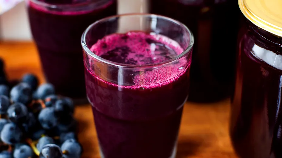 Sucul de struguri oferă aceleași beneficii ca vinul roșu? Experții explică