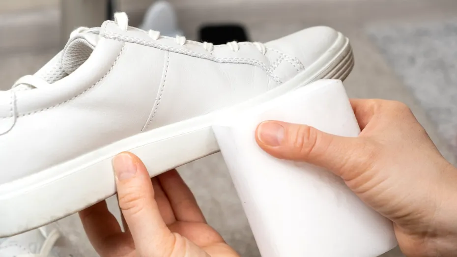 Cum să albești talpa adidașilor în doar 5 minute. Soluția de curățare pe care o faci acasă